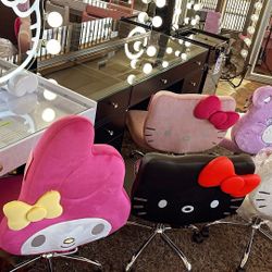 Vanity Chairs Impressions