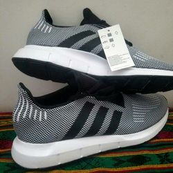 Adidas swift run black and white Size 13  