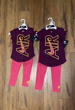 NWT Nike Size 4&5 Girls