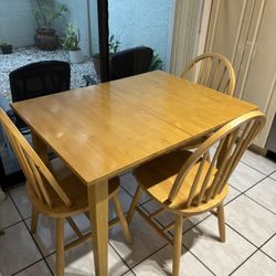 Wood Kitchen Table With Chairs Great Condition 