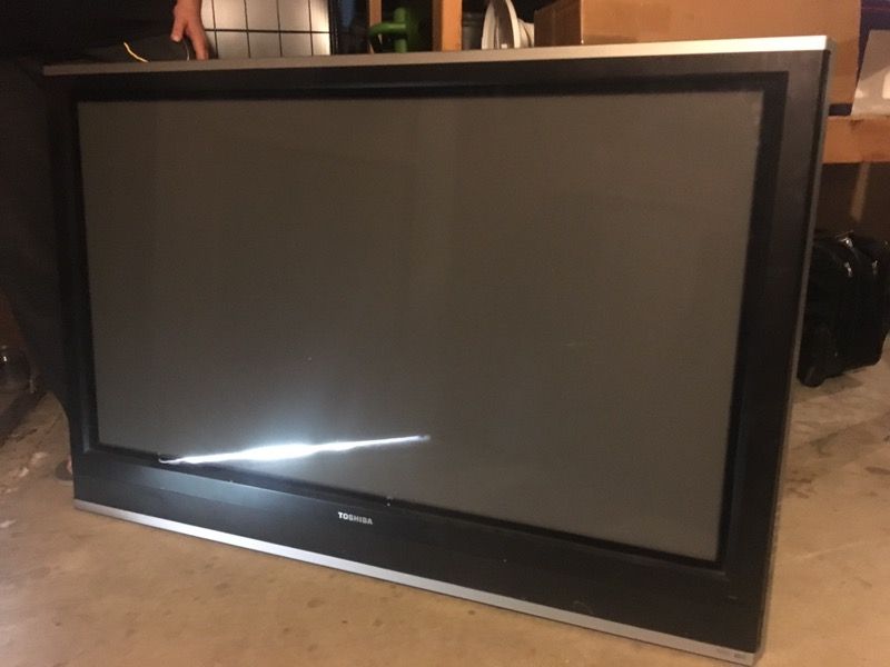 toshiba 50hp66 no stand. No remote 50 inch tv