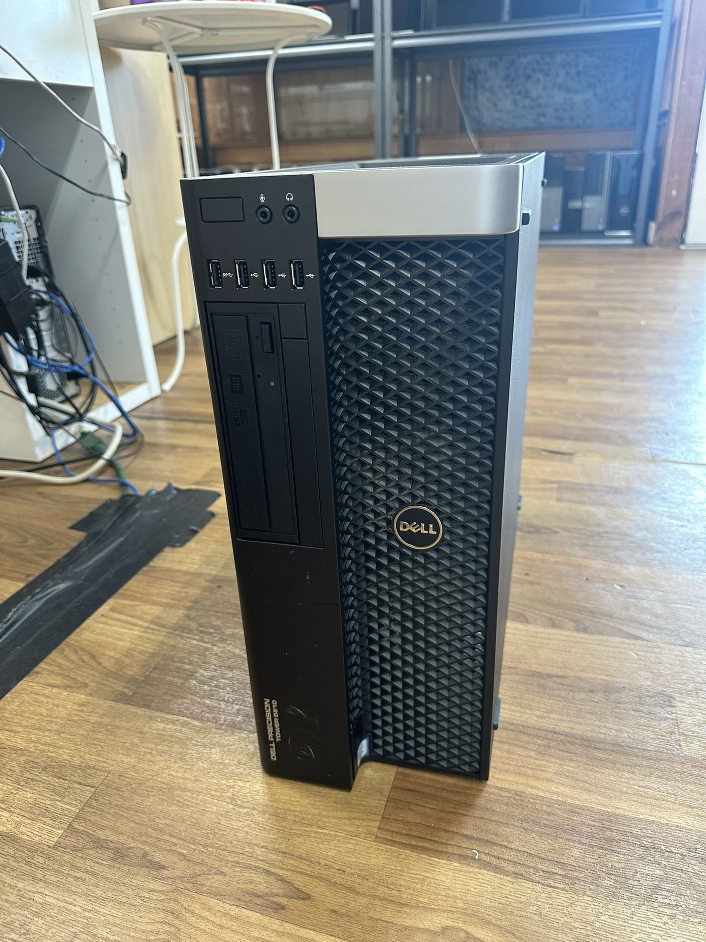 Dell Precision Tower 5810 Xeon 16GB RAM 2 hard drives (256GB SSD & 1TB HDD)