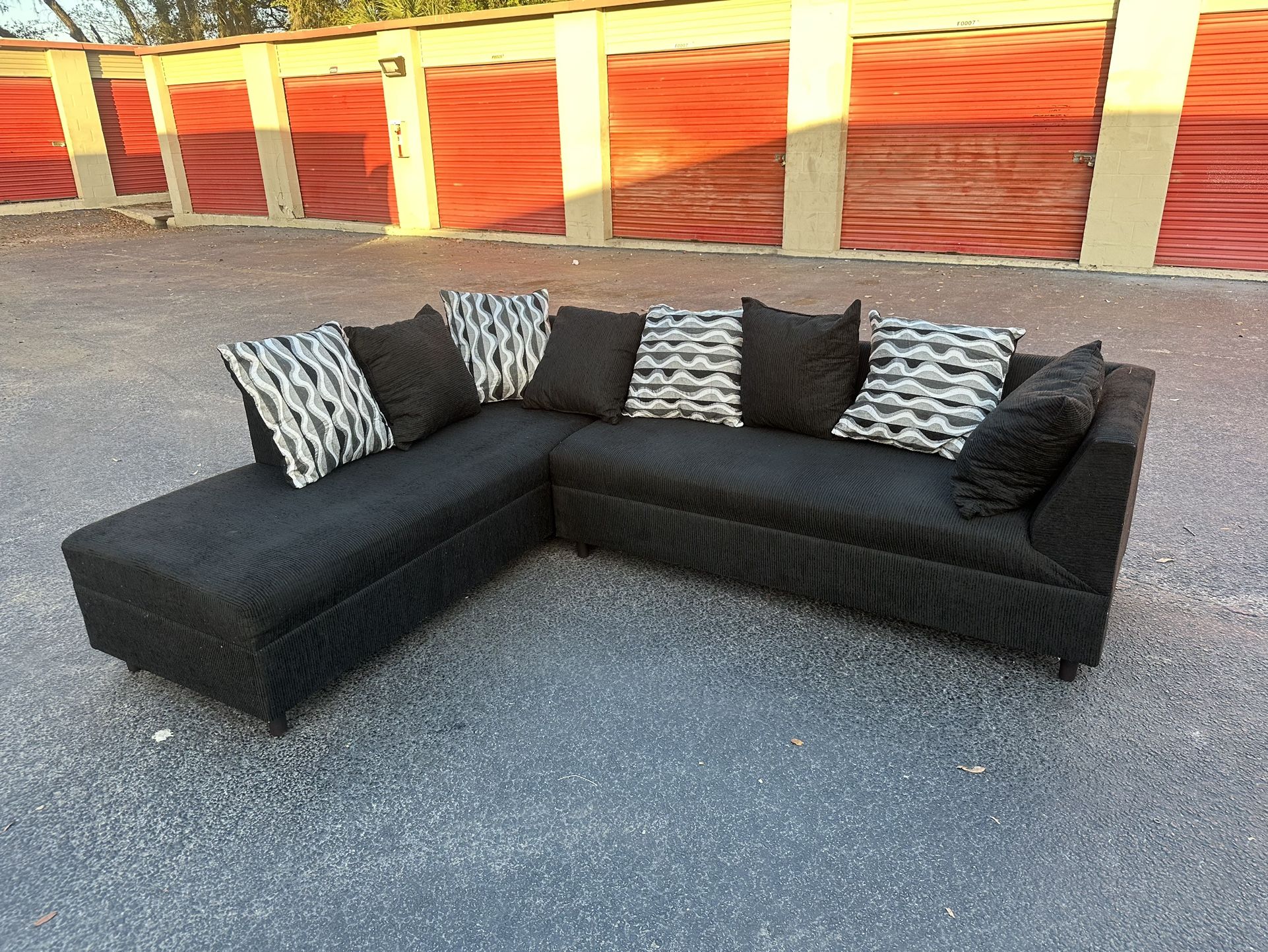 Super Comfy Nice Black Sectional Couch šš
