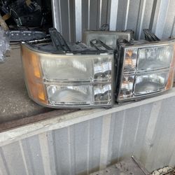 PAR DE LUCES 2007-2013 GMC SIERRA 