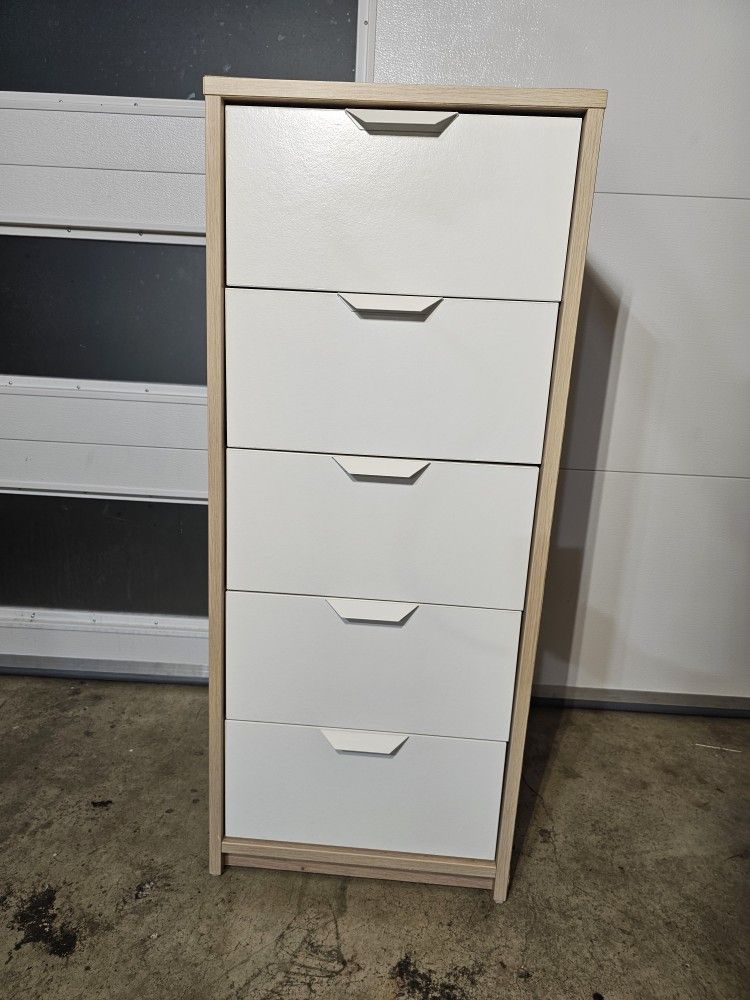 Dresser IKEA Askvoll