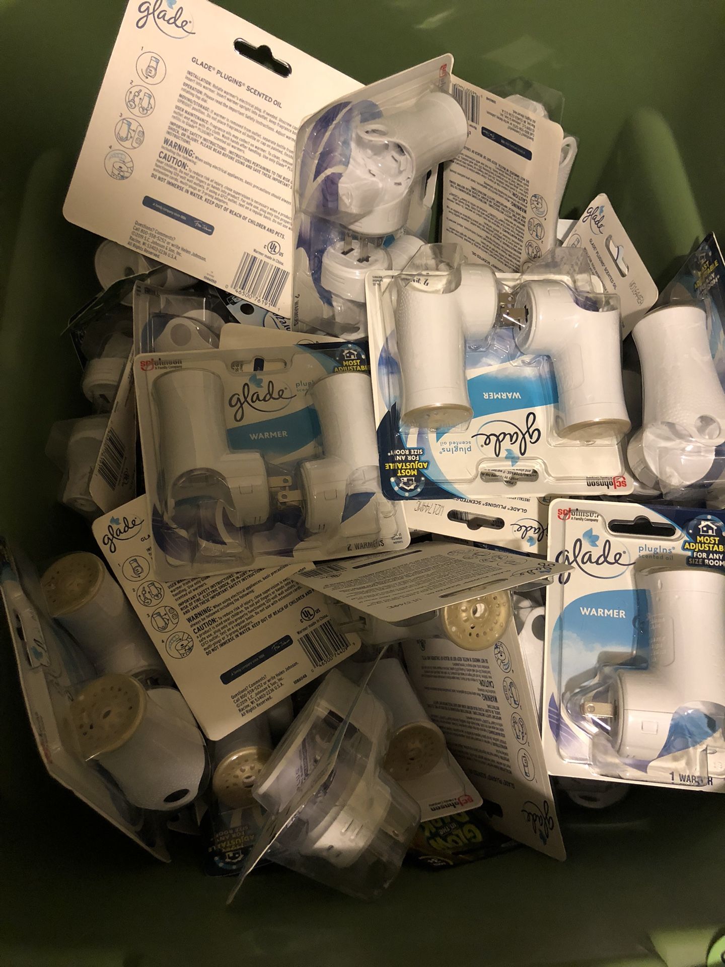 A Whole Tub Of Brand New Glade, Air Wick, And Fe breeze Plug Ins. Great For Resellers.