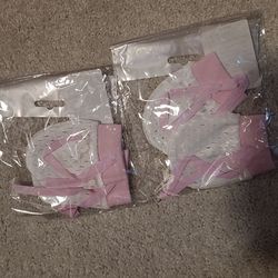 Newborn mittens with mesh panels