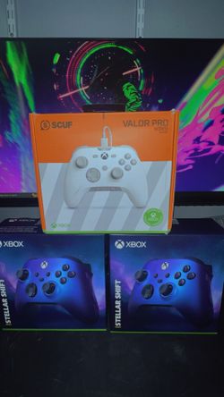 3 xbox Controllers