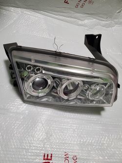 2009 Dodge Charger Front Right Headlight