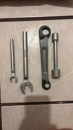 Angle stop wrench