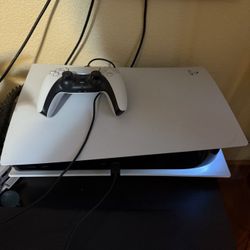 PlayStation 5 Disc Edition With Uncharted 4