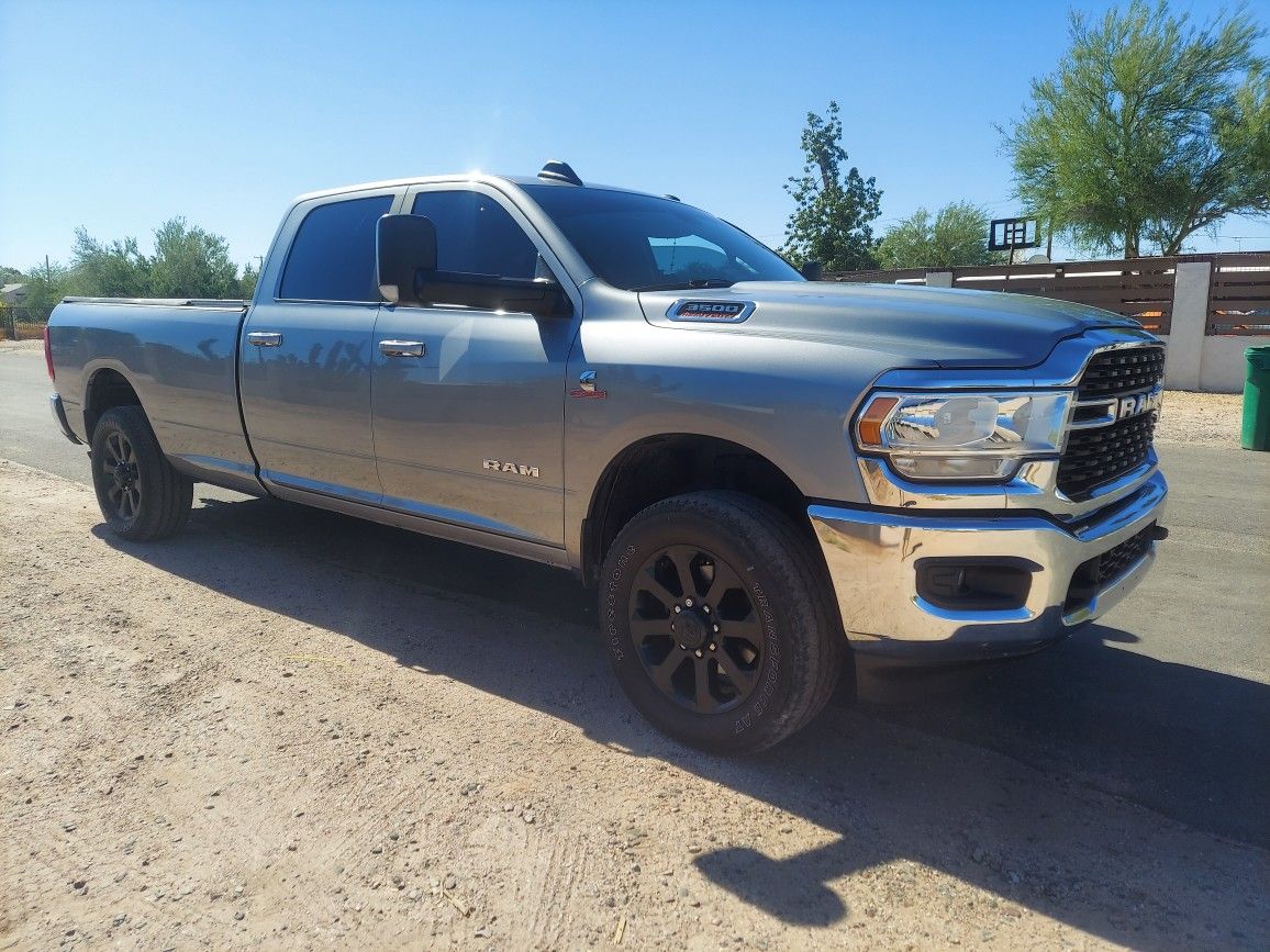 2012 5th Wheel Trailer 30' Plus 2022 Ram 3500