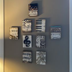 Sid Dikens Wall Placks, 9 Musical