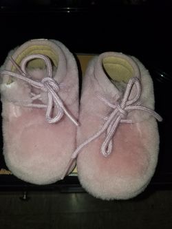Baby girl Uggs  -  Pink boots 6 to 12 months