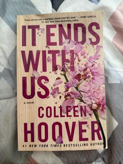 It Ends With Us by Colleen Hoover Paperback