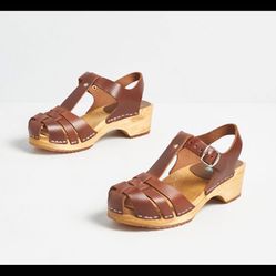 Mia low heel swedish clogs (size 39 or 8.5)