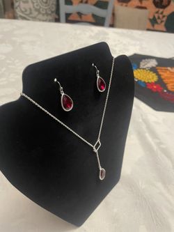 Northern Clover Christmas Teardrop Necklace and Earrings (New)