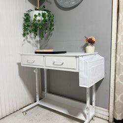 New Desk// Escritorio Nuevo 