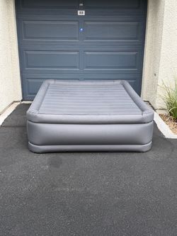AlwayzAire Queen Air Mattress with Built-in Pump & USB Port
