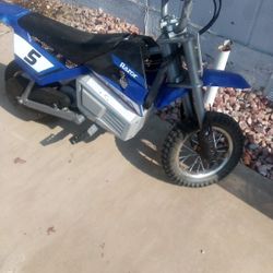 Razor 24v Electric Motor Bike For Kids It's The 350 About A Weeks Worth Of Use. priced To Sell Asap. Charger Does Not Come With Bike. 15 $ On Amazon