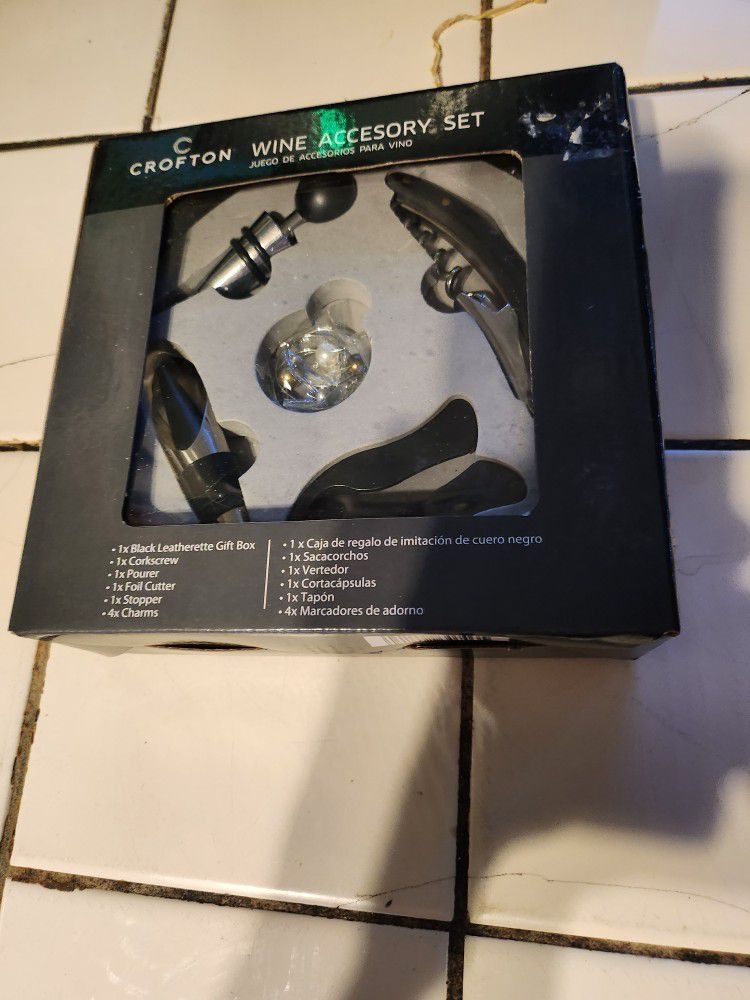 Crofton Wine Accessory Set