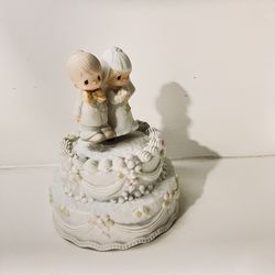 Precious Moments Enesco Bride and Groom 1981 The Lord    Musical Bride & Groom Figurine, 