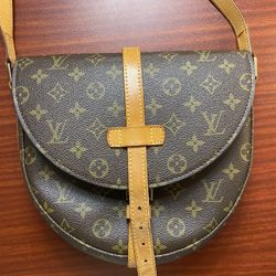 Auth Louis Vuitton Chantilly