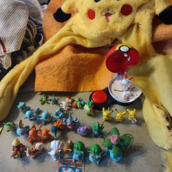 Pokemon Figurines Hat Pokeball Trading Card Will Not Separate
