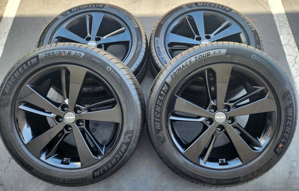 20” Genesis GV80 Palisade OEM gloss black wheels and tires