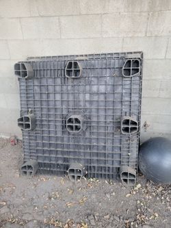 Fiberglass pallets