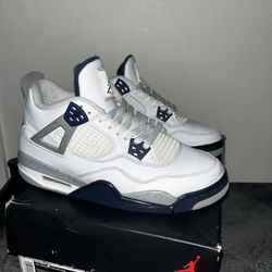 Jordan 4 “Midnight Navy” 