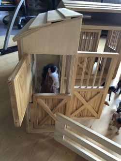 Melissa & doug folding wooden 2024 horse stable dollhouse with fence