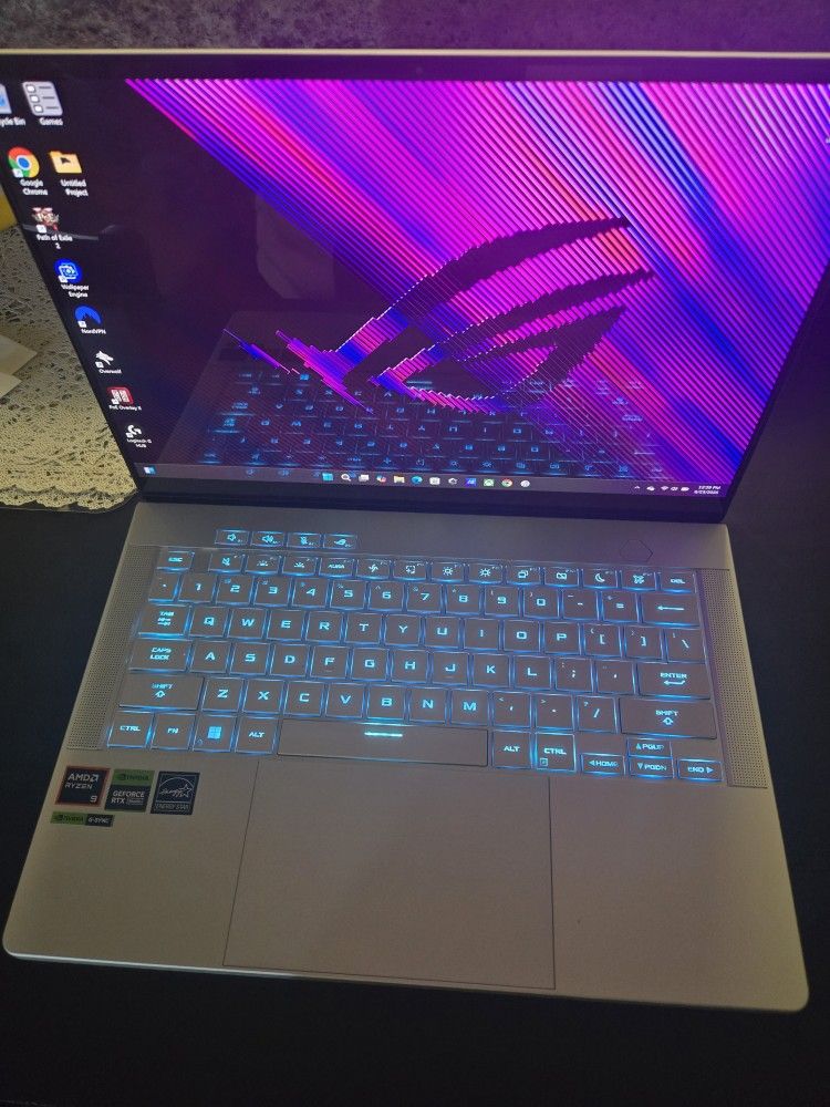 Asus ROG Zephyrus g14 (2024) OLED 120hz RTX 4060 ryzen 9 1tb ssd