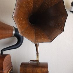 phonograph  Thomas Edison