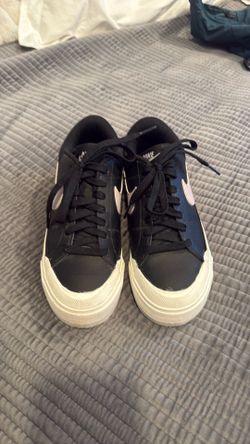 Women’s Nike Court Legacy lift sneakers size 7