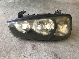 01-03 Hyundai Elantra left drivers side headlight