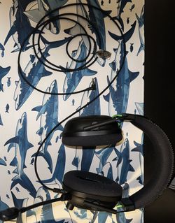 Razer Black Shark gaming headset (wired, detachable mic)