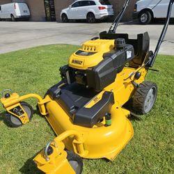 DEWALT
28 in. 224cc E-GOV Engine
3-in-1 Gas RWD Self-
Propelled Lawn Mower with
High Rear Wheels No grass Bag