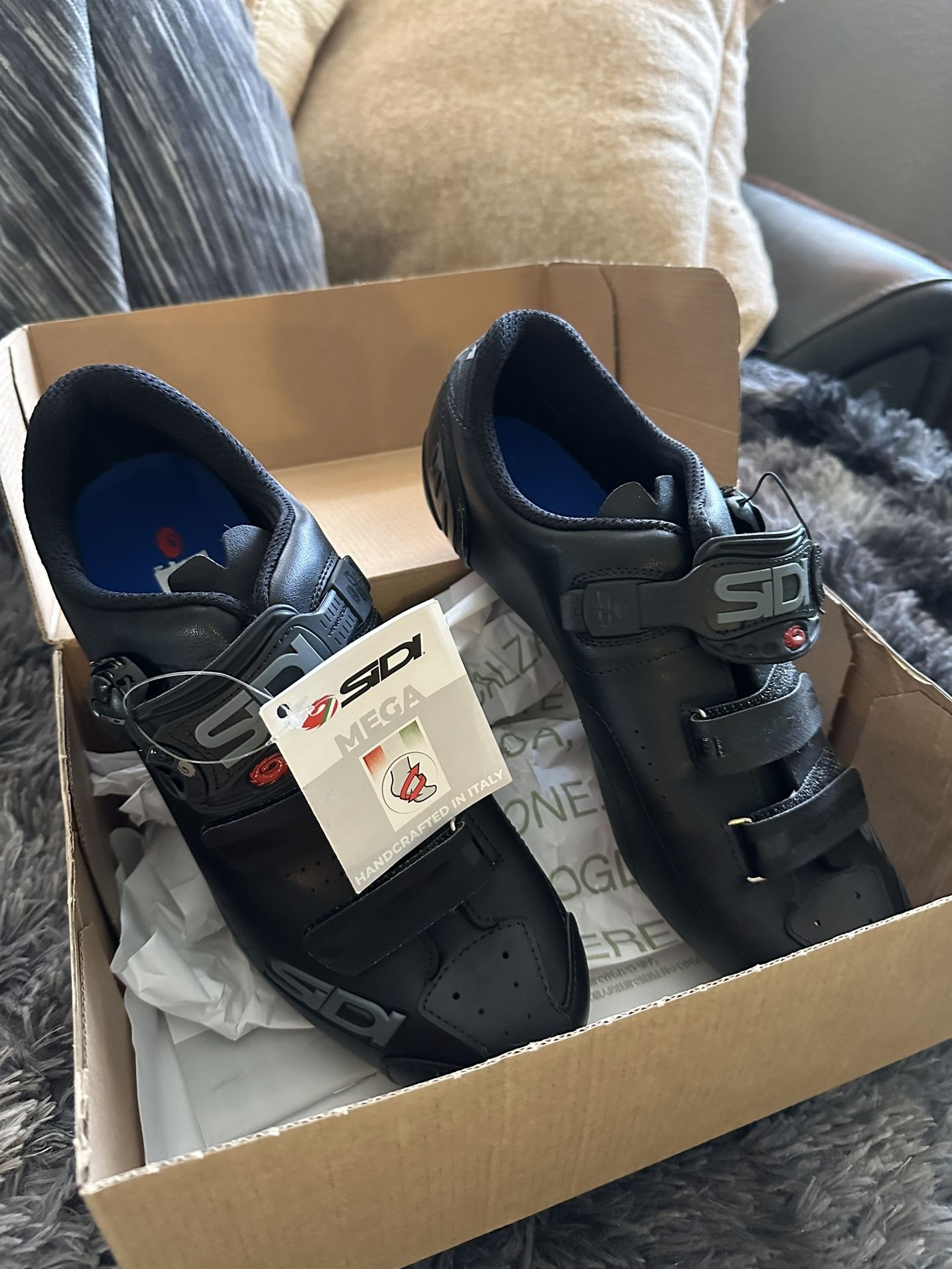 Pelton Bike Shoes Size 11 1/2 Wide( New)