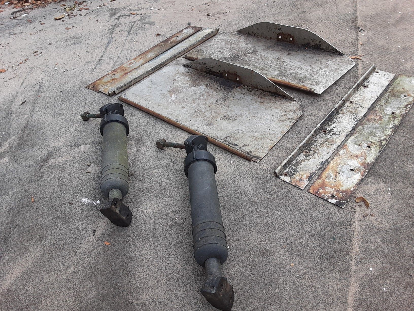 TRIM TABS FOR BOATS. USED WORKING CONDITION CHEAP for Sale in NEW PRT