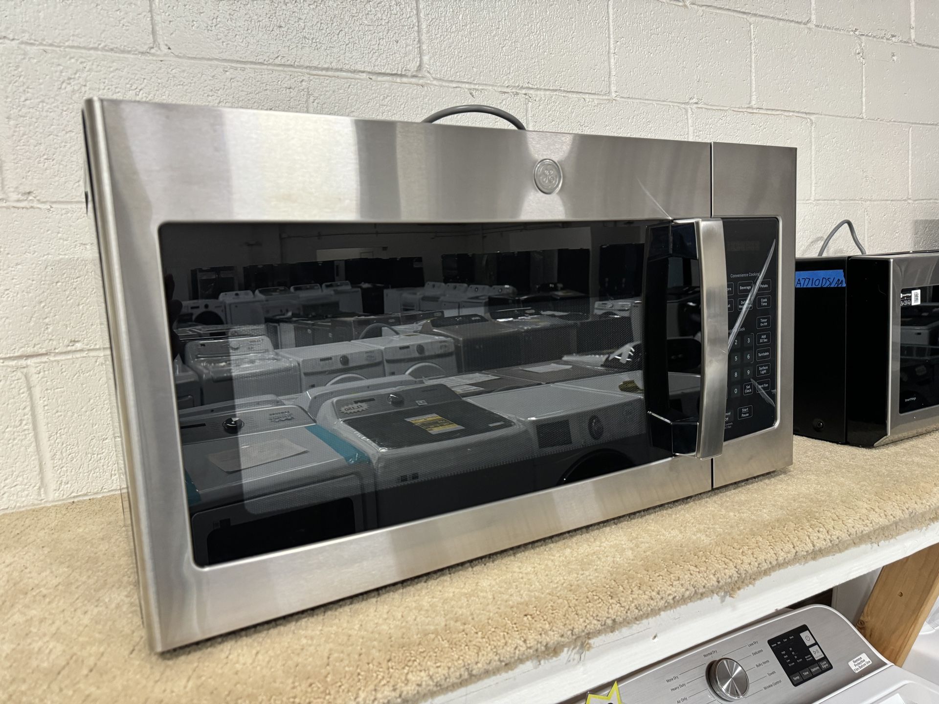 Brand New Microwave GE 30” Over The Stove In Boxes 