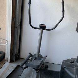 ELLIPTICAL   MACHINE .