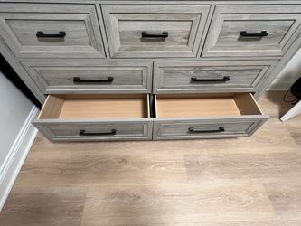 Vanity Dresser