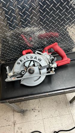 Skilsaw SPT77WM 7 1/4” Magnesium Worm Drive Circular Saw