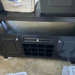 Cabinet / Shelf / Entertainment Center