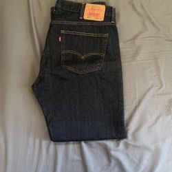 527 LEVIS 