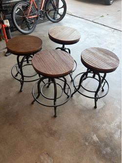Set of 4 swivel stools