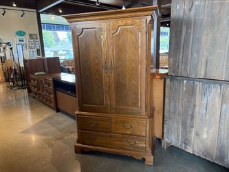 THOMASVILLE Oak Traditional-Style Wardrobe