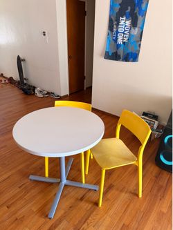 Table with 2 Chairs