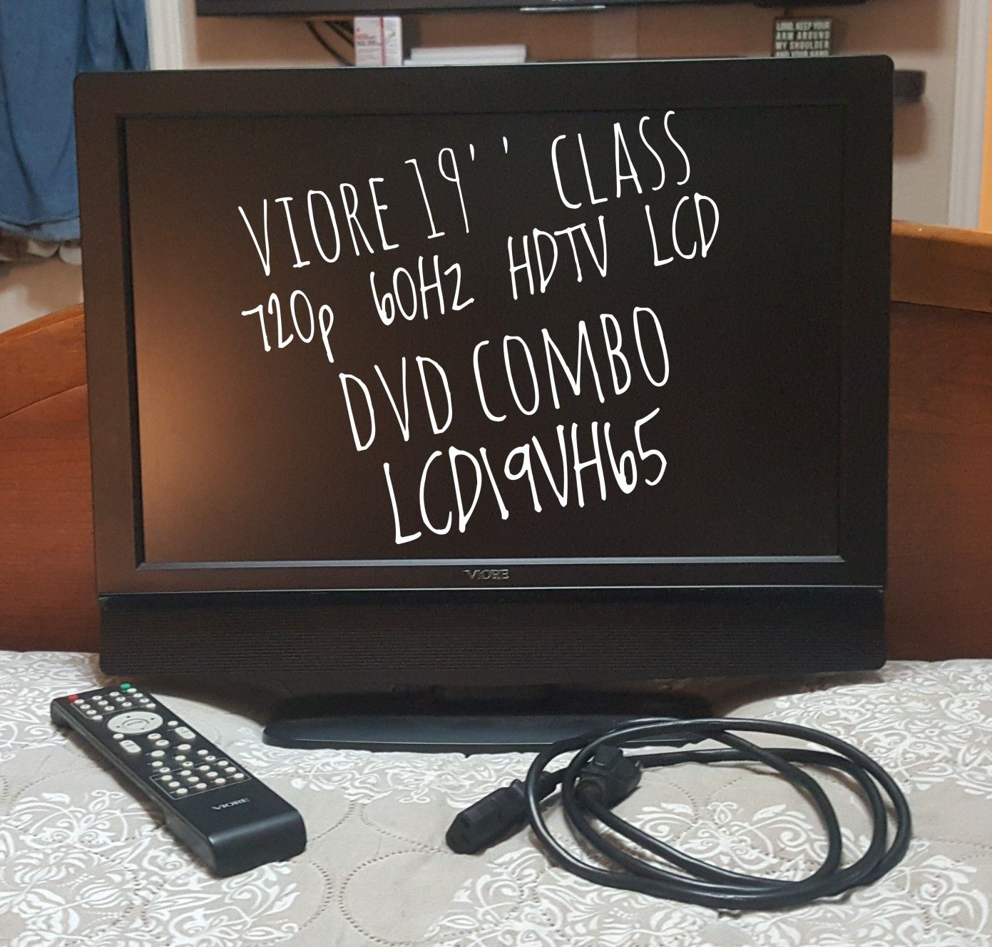 Viore 19'' Class 720p 60Hz HDTV LCD DVD Combo, LCD19VH65